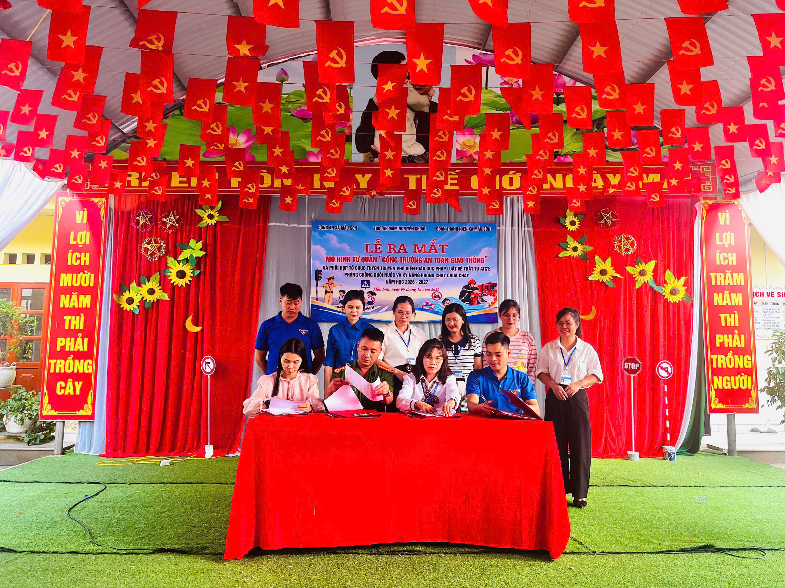 TRƯỜNG MẦM NON YÊN KHOÁI TỔ CHỨC LỄ RA MẮT MÔ HÌNH “CỔNG TRƯỜNG AN TOÀN GIAO THÔNG” NĂM HỌC 2026–2027