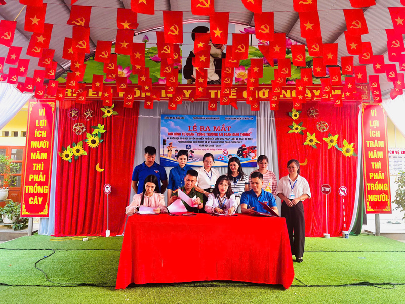 TRƯỜNG MẦM NON YÊN KHOÁI TỔ CHỨC LỄ RA MẮT MÔ HÌNH “CỔNG TRƯỜNG AN TOÀN GIAO THÔNG” NĂM HỌC 2026–2027