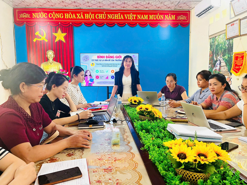 TRƯỜNG MẦM NON YÊN KHOÁI TỔ CHỨC TẬP HUẤN CÔNG TÁC PHỔ CẬP GIÁO DỤC VÀ BÌNH ĐẲNG GIỚI